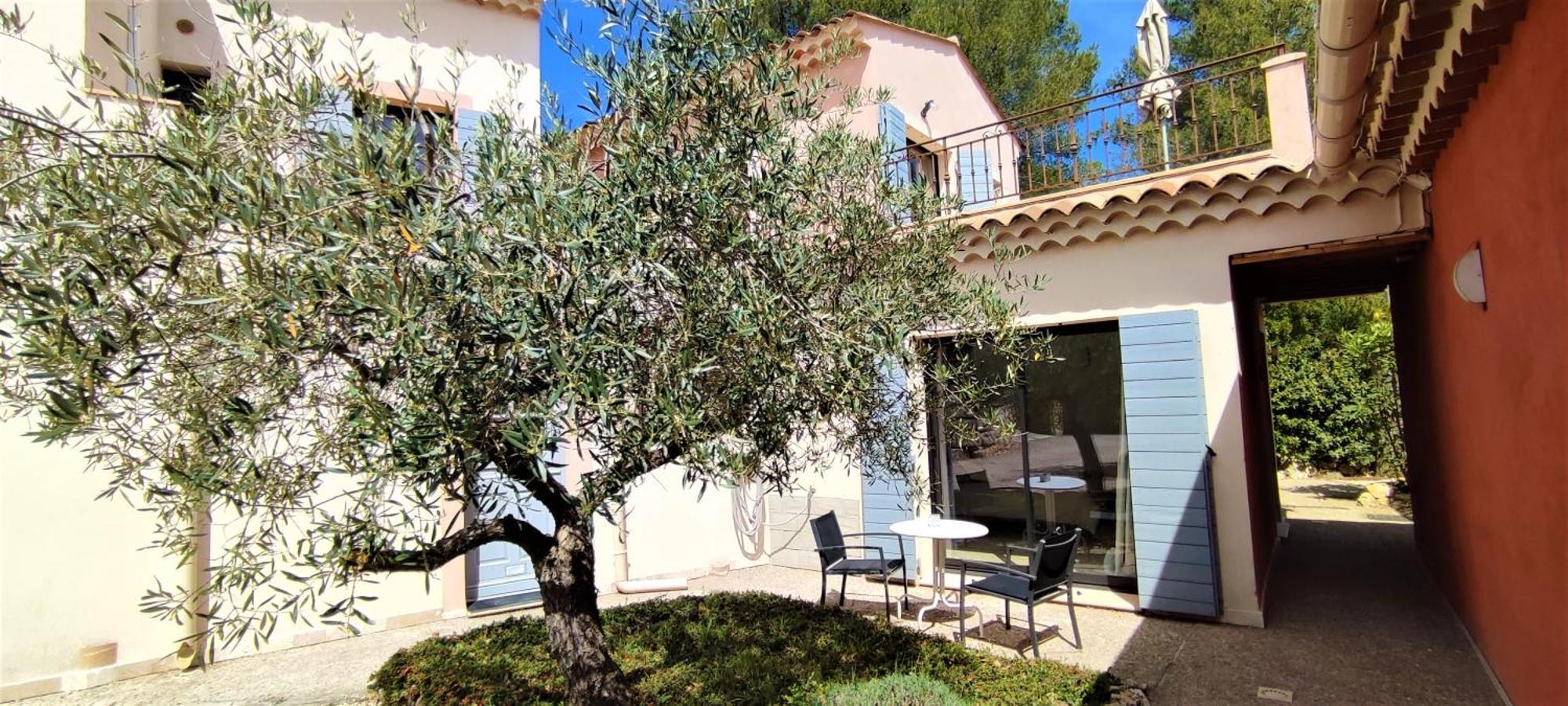 Bed and Breakfast O Patio Du Mas Callas Esterno foto
