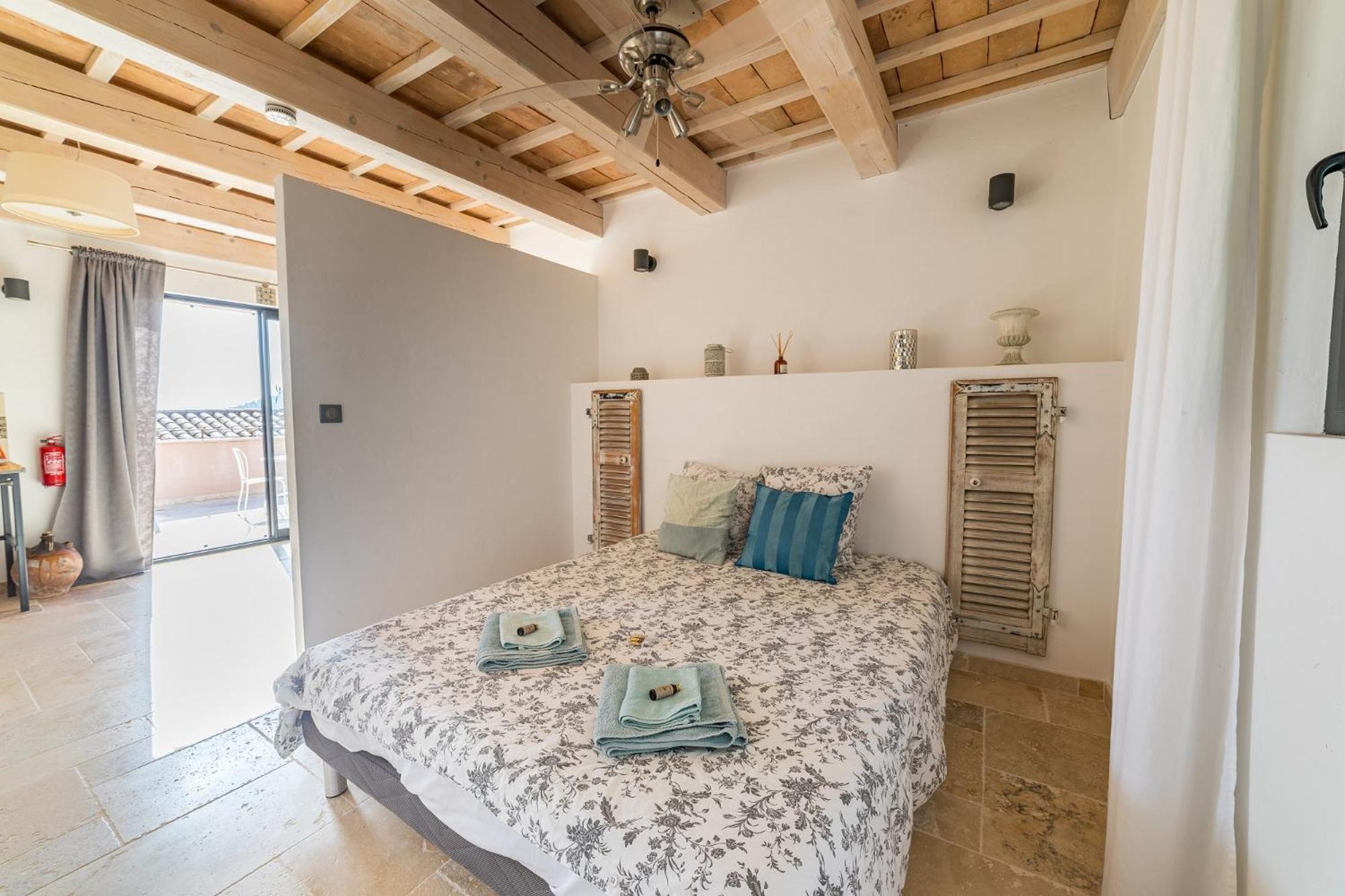 Bed and Breakfast O Patio Du Mas Callas Esterno foto