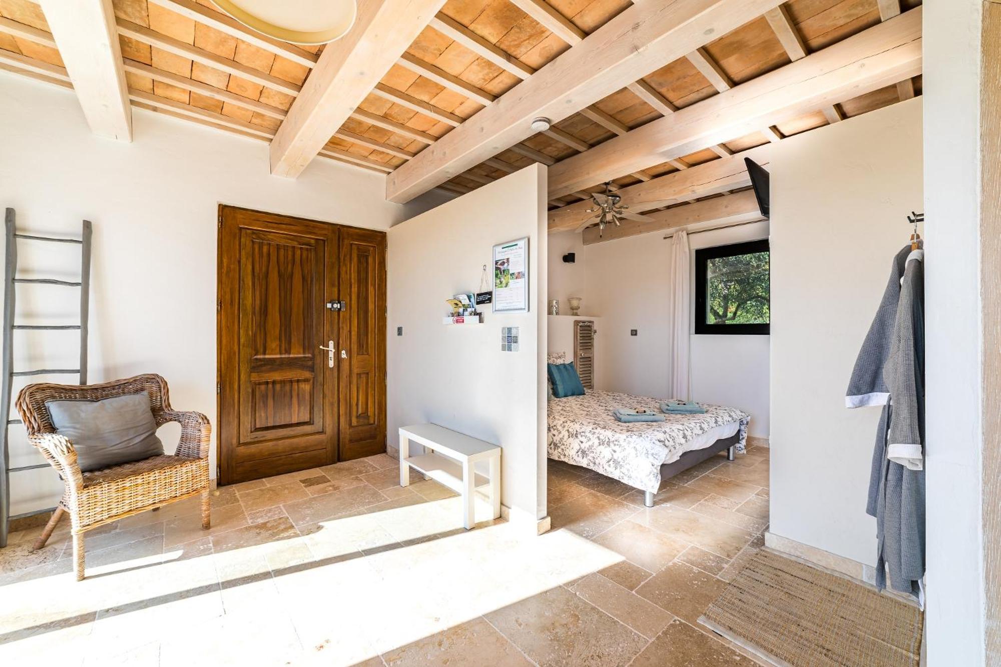 Bed and Breakfast O Patio Du Mas Callas Esterno foto