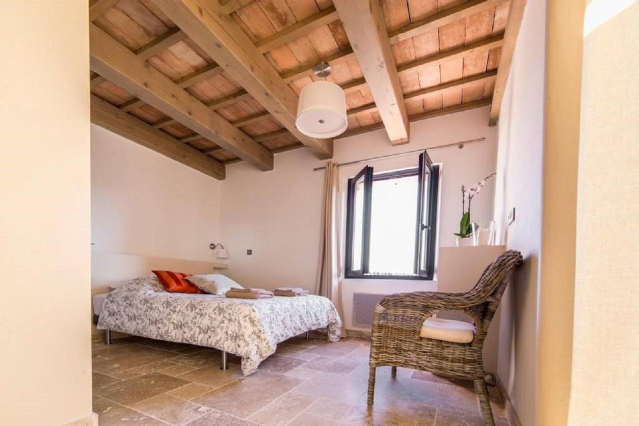 Bed and Breakfast O Patio Du Mas Callas Esterno foto